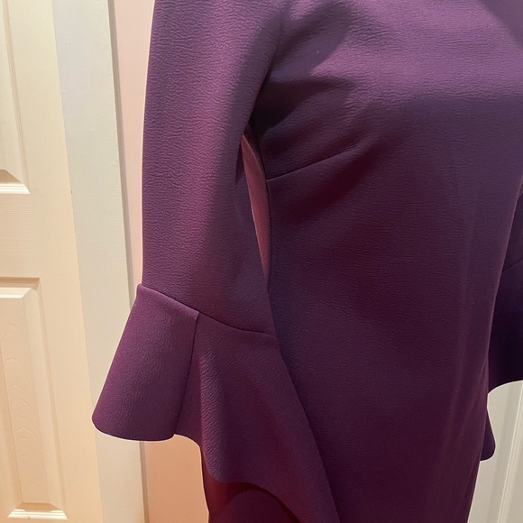 Beautifully lined, split bell sleeve dress - Picture 2 of 6